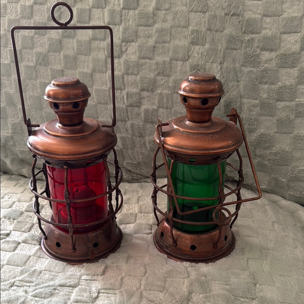 Rustic Brown and Red Lanterns with Cylindrical Design
